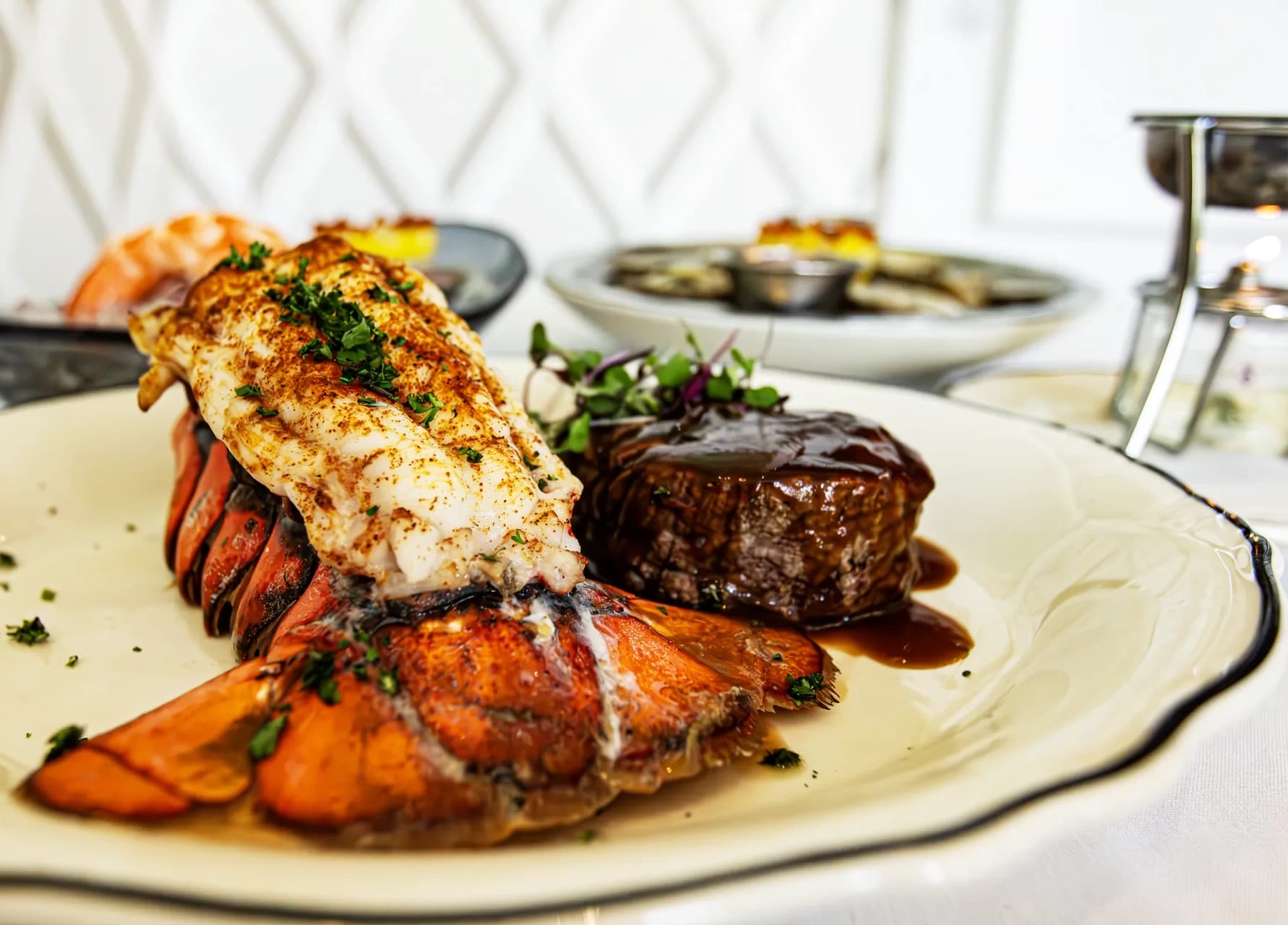 Premium dining setting